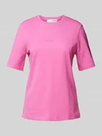 Koszulki i topy damskie - T-shirt z wyhaftowanym logo model ‘SIGNE-HANKIE’ - miniaturka - grafika 1