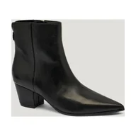 Botki damskie - Guess Skórzane botki na słupku HALISA - miniaturka - grafika 1