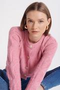 Swetry damskie - Różowy kardigan z warkoczami - Greenpoint - miniaturka - grafika 1