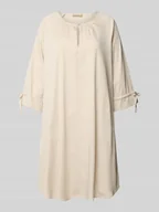 Sukienki - Sukienka o długości do kolan z wycięciem w kształcie łezki - miniaturka - grafika 1