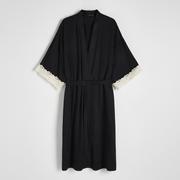 Piżamy damskie - Reserved - Szlafrok z koronkowym wykończeniem - Czarny - miniaturka - grafika 1