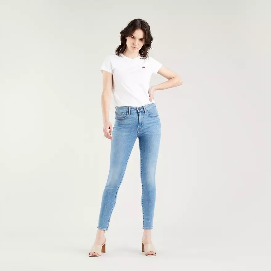 LEVI'S JEANSY DOPASOWANE RURKI DAMSKIE Z BAWEŁNY I ELASTANU W24 L32 7BA