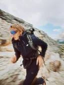 Kurtki i kamizelki sportowe męskie - 4F Kurtka trekkingowa membrana 10000 męska - czarna L - miniaturka - grafika 1