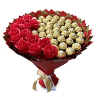 Zestawy upominkowe - Prezent na 40 urodziny. Słodki czerwony i złoty bukiet ze słodyczy Ferrero Rocher 40 szt i mydlanych róż - miniaturka - grafika 1
