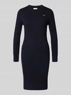 Sukienki - Sukienka o długości do kolan ze ściegiem warkoczowym - miniaturka - grafika 1