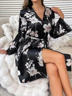 Szlafroki damskie - Damski szlafrok z długim rękawem w kwiaty - Czarny - miniaturka - grafika 1