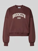 Bluzy sportowe damskie - Bluza z nadrukiem z logo i okrągłym dekoltem - miniaturka - grafika 1