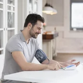 Ciśnieniomierze i akcesoria - Medisana Ciśnieniomierz naramienny BU 586 Voice z funkcją głosową Lumarko! - miniaturka - grafika 1