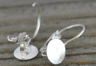 Półfabrykaty do biżuterii - [40403] Baza kolczyka na biglu z tarczą 8mm srebro - miniaturka - grafika 1