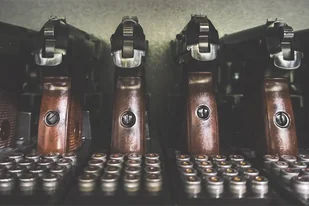 Voucher na strzelnicę - "Stary Ubek bez emerytury" - Kraków (okolice) - Czasopisma - miniaturka - grafika 1