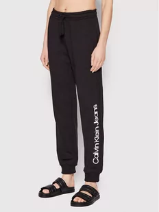 Calvin Klein Jeans Spodnie dresowe J20J218703 Czarny Regular Fit - Spodnie sportowe damskie - miniaturka - grafika 1