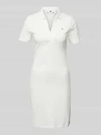 Sukienki - Sukienka polo o długości do kolan z wyhaftowanym logo - miniaturka - grafika 1