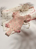 Stroje kąpielowe dla dziewczynek - Reserved - Jednoczęściowy strój kąpielowy z falbaną - złamana biel - miniaturka - grafika 1