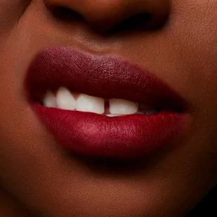 MAC Powder Kiss Liquid Lipcolour Make Love To The Camera 5.0 ml - Szminki - miniaturka - grafika 5