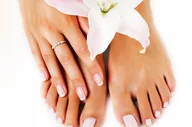 Czasopisma - Manicure i pedicure hybrydowy w Szczecinie - miniaturka - grafika 1