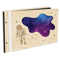 Albumy fotograficzne - Album Na Zdjęcia Wyklejany Kosmiczna Przygoda Z Pierwszą Stroną W Kolorze W Drewnianej Oprawie Z Czarnymi Kartami Z Grawerem - miniaturka - grafika 1