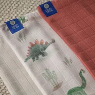 Koce i narzuty dla dzieci - PIELUSZKA BAMB.30X30 DINOZAURY - miniaturka - grafika 1