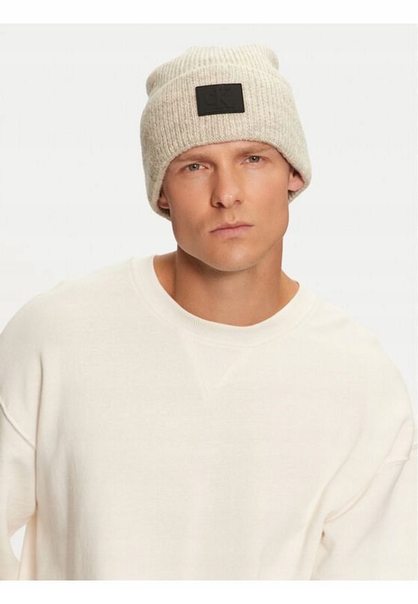 CALVIN KLEIN CZAPKA ZIMOWA BEANIE BEŻOWA Z NASZYWKĄ uniwersalny XTA