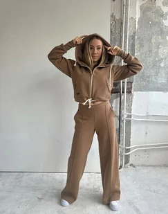 Spodnie Dresowe LOFF Camel - Spodnie sportowe damskie Spodnie Dresowe LOFF Camel - Spodnie sportowe damskie - miniaturka - grafika 1