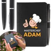 Notesy i bloczki - NOTES A6 DŁUGOPIS Prezent dla KUCHARZA Twoje IMIĘ - miniaturka - grafika 1