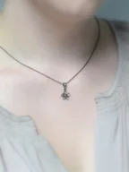 Naszyjniki - Zawieszka srebrna oksydowana- Ażurowy kwiatuszek - miniaturka - grafika 1