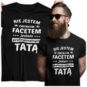 Gadżety dla niej i dla niego - Koszulka dla TATY modny prezent na Dzień Ojca Stylowa koszulka Nie jestem zwykłym facetem jestem profesjonalnym TATĄ kolor czarny - miniaturka - grafika 1