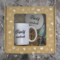 Kubki - Zestaw prezentowy w kartoniku w serduszka - kubek i podkładka z nadrukiem + cukierki - miniaturka - grafika 1
