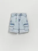 Spodnie i spodenki dla chłopców - Reserved - Denimowe szorty z brelokiem - niebieski - miniaturka - grafika 1