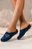 Kapcie damskie - Granatowe kapcie damskie Inblu obuwie domowe z haftowanymi kwiatami XF99994S - miniaturka - grafika 1