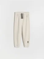 Spodnie i spodenki dla chłopców - Reserved - Bawełniane joggery z ciepłej dzianiny - beżowy - miniaturka - grafika 1