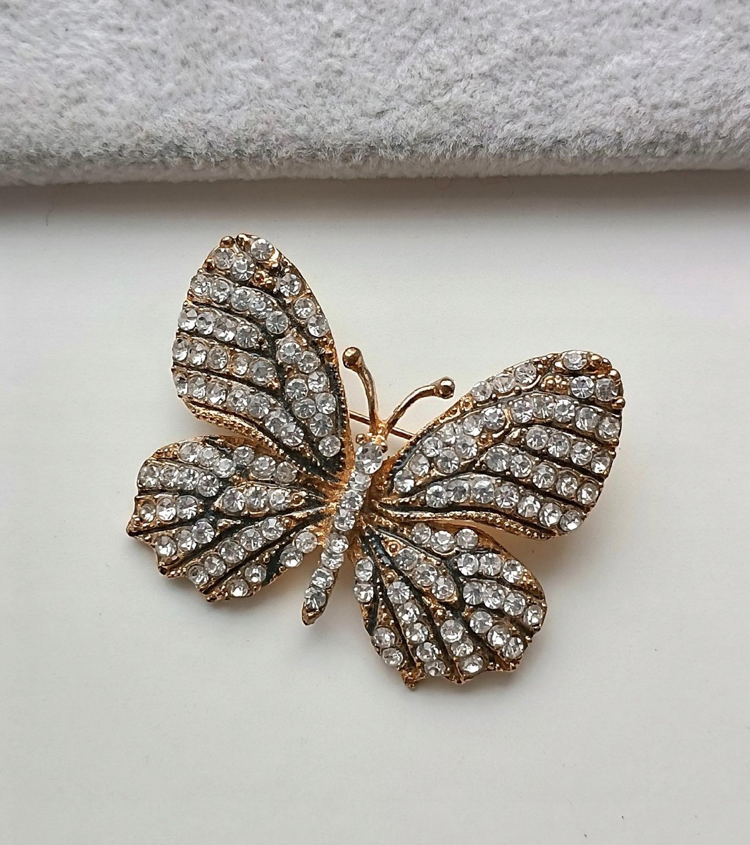 Złota Duża Broszka Motyl Motylek Owad Białe Cyrkonie Cyrkonia Pin