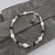 Bransoletki - Bransoletka srebrna z perłami, labradorytem, granatem - miniaturka - grafika 1