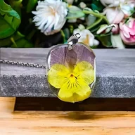 Naszyjniki - Naszyjnik z kwiatem Bratka ? - miniaturka - grafika 1