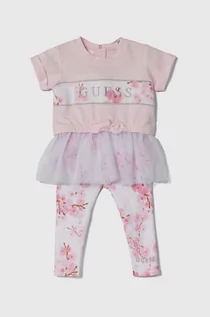 Dresy i komplety dla dziewczynek - Guess komplet niemowlęcy kolor różowy - grafika 1