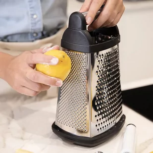 KitchenAid tarka z zamykanym pojemnikiem Box Grater Onyx Black - Widelce - miniaturka - grafika 3