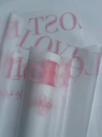 Folia, papier śniadaniowy, serwetki - Folia matowa ze wzorem LOST IN LOVE, Przezroczysty + różowy - miniaturka - grafika 1