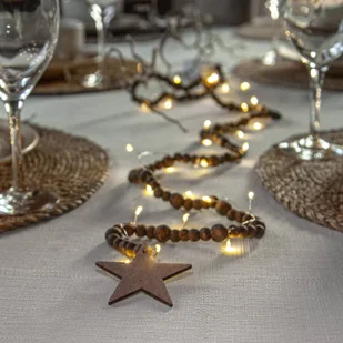 STAR TRADING Łańcuch świetlny LED Beady, brązowy, drewniane koraliki, 150 cm, bateria - Oświetlenie świąteczne - miniaturka - grafika 1