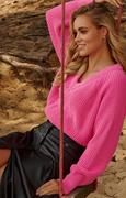 Swetry damskie - Sweter oversize z dekoltem w serek różowy S140, Kolor różowy, Rozmiar one size, Makadamia - Primodo.com - miniaturka - grafika 1