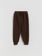 Spodnie i spodenki dla chłopców - Reserved - Dzianinowe joggery - ciemnobrązowy - miniaturka - grafika 1