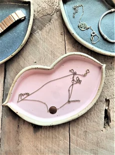Ceramiczne naczynie na biżuterię Usta - Tace i patery - miniaturka - grafika 1