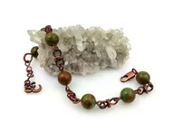 Bransoletki - Bransoletka miedziana z jadeitem, obwód 18.5 do 20.5 cm, szerokość 1 cm, waga 18 gram, znak Barana, Raka, Wagi i Ryb - miniaturka - grafika 1