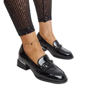 Czarne skórzane lakierowane półbuty Vinceza - Mokasyny damskie - miniaturka - grafika 1