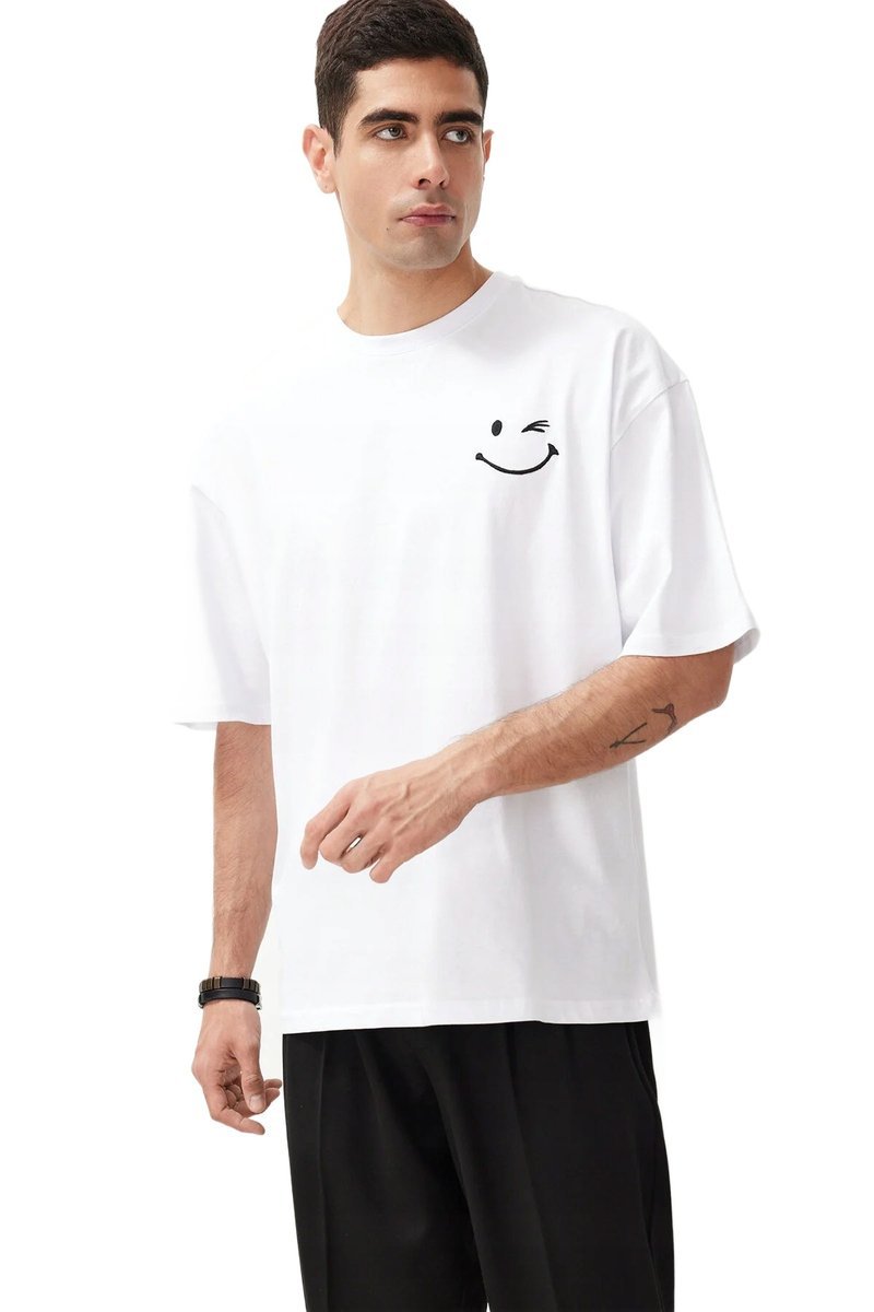 TRENDYOL MAN BIAŁY T-SHIRT MĘSKI Z OKRĄGŁYM DEKOLTEM I NADRUKIEM L 5DA