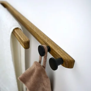 Nowoczesny dębowy wieszak na ręczniki - Wieszaki łazienkowe - miniaturka - grafika 1
