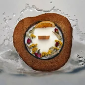 Świece - Świeca sojowa w łupinie kokosa XXL - miniaturka - grafika 1