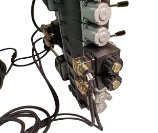 Rozdzielacz hydrauliczny 8-sekcyjny, 2 sekcje elektryczne 12V, 90l, 2 joysticki 4-pozycyjne - Akcesoria do hydrauliki siłowej - miniaturka - grafika 4