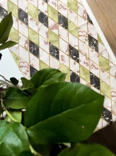 Plamoodporny bawełniany bieżnik z wzorem Romby zielonego koloru - Obrusy i serwetki - miniaturka - grafika 1