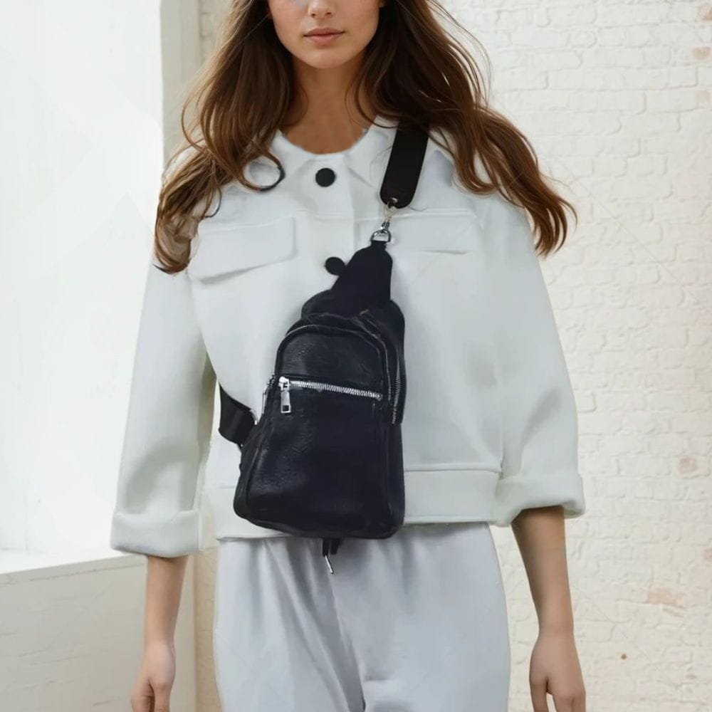 Torebka damska saszetka na klatkę piersiową czarna