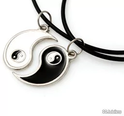 YIN-YANG DLA DWOJGA koła kolor czarny kolor biały symbole chińskie kauczuk dla dwojga (aj479) - Wisiorki - miniaturka - grafika 1