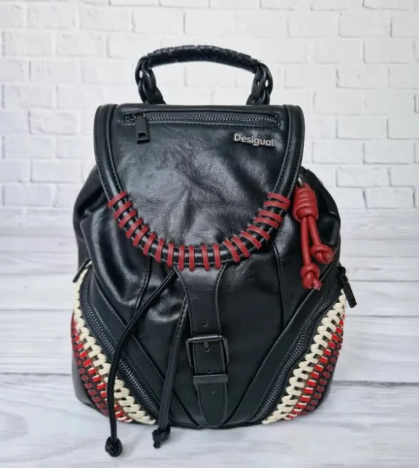 Desigual czarny plecak damski miejski z 6 kieszeniami